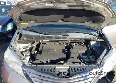 2016 Toyota Sienna Xle Premium 8 Passenger z USA, uszkodzony, nr VIN 5TDYK3DC4GS726096